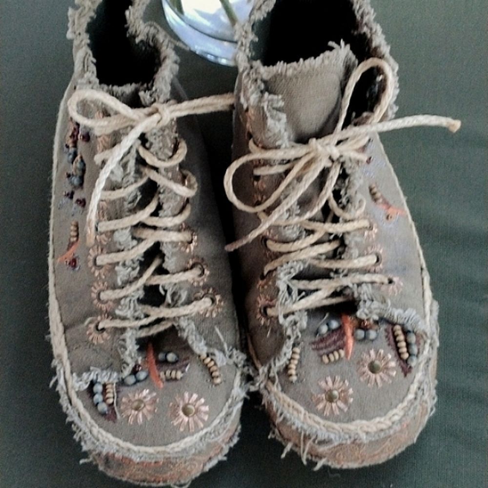 Wild Rose Embroidered Sneakers - Picture 2 of 11
